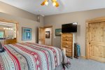 The Masters Lodge, Master Suite 3 with Smart TV